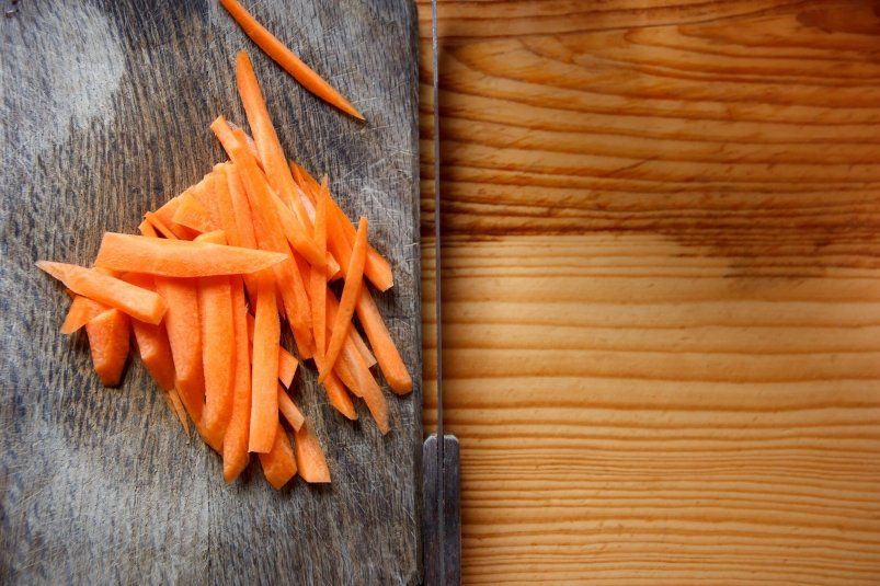 3 морковки и жареный лук: в разы вкуснее салата по-корейски — такое объедение, что слюнки текут