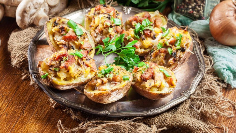 Надоела привычная картошка? Домашние будут в восторге от вкуснейших лодочек с фаршем