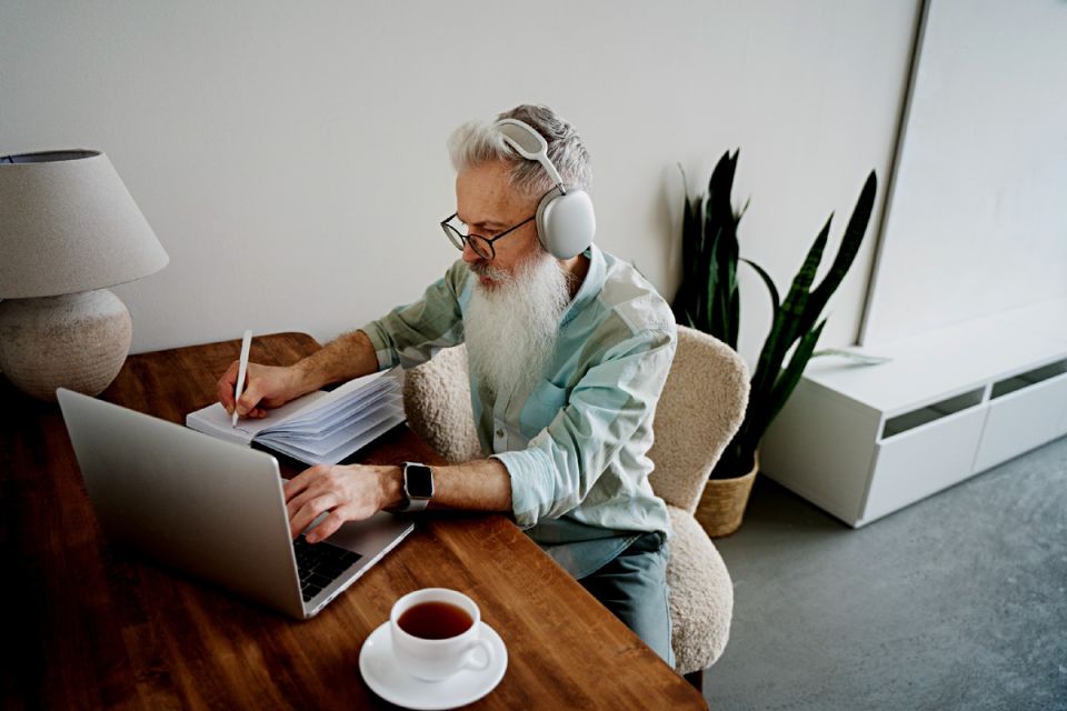 Онлайн-заработок на пенсии: доступные способы для активной жизни