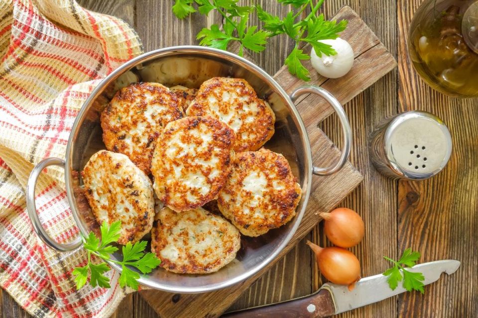 Как спасти пересоленные котлеты: простой способ вернуть блюду баланс