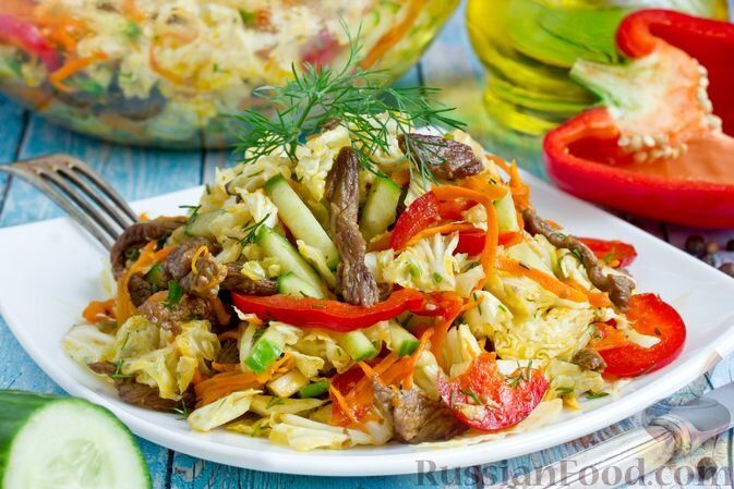 Как простые салаты делают повседневную кухню уютнее