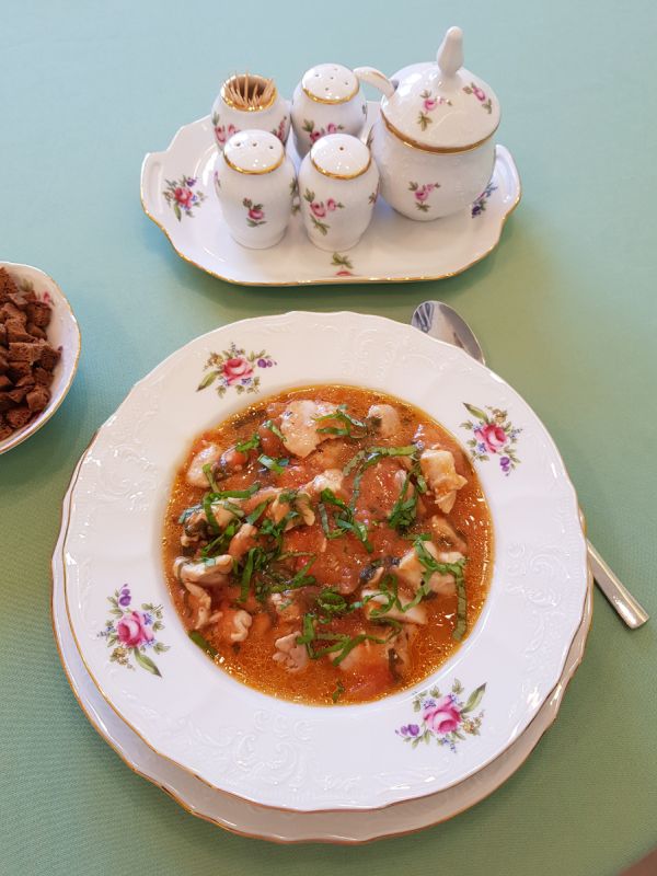 Гармония вкуса из простых ингредиентов: томатно-куриное рагу, которое согревает