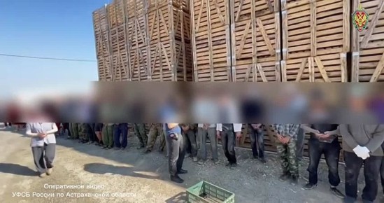 Фермер из Черноярского округа организовал незаконный въезд и пребывание на территории России 18 граждан Узбекистана и 1 гражданина Туркмениста-на, сообщает областное УФСБ