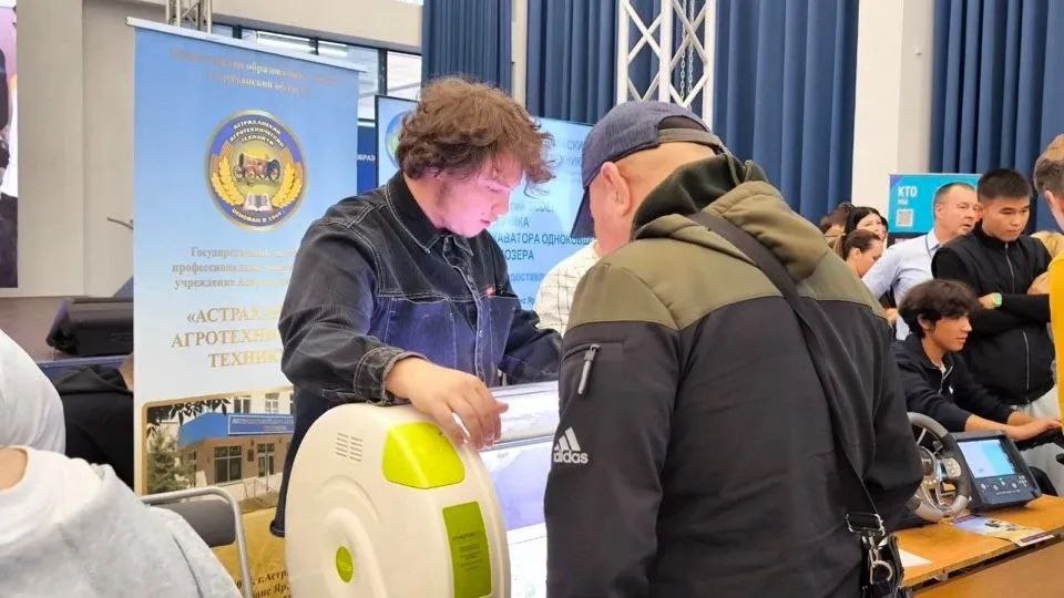 Около 300 участников СВО и членов их семей посетили ярмарку трудоустройства в Астрахани