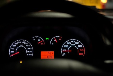 5 приемов, чтобы открыть примерзшие двери автомобиля: пригодятся зимой