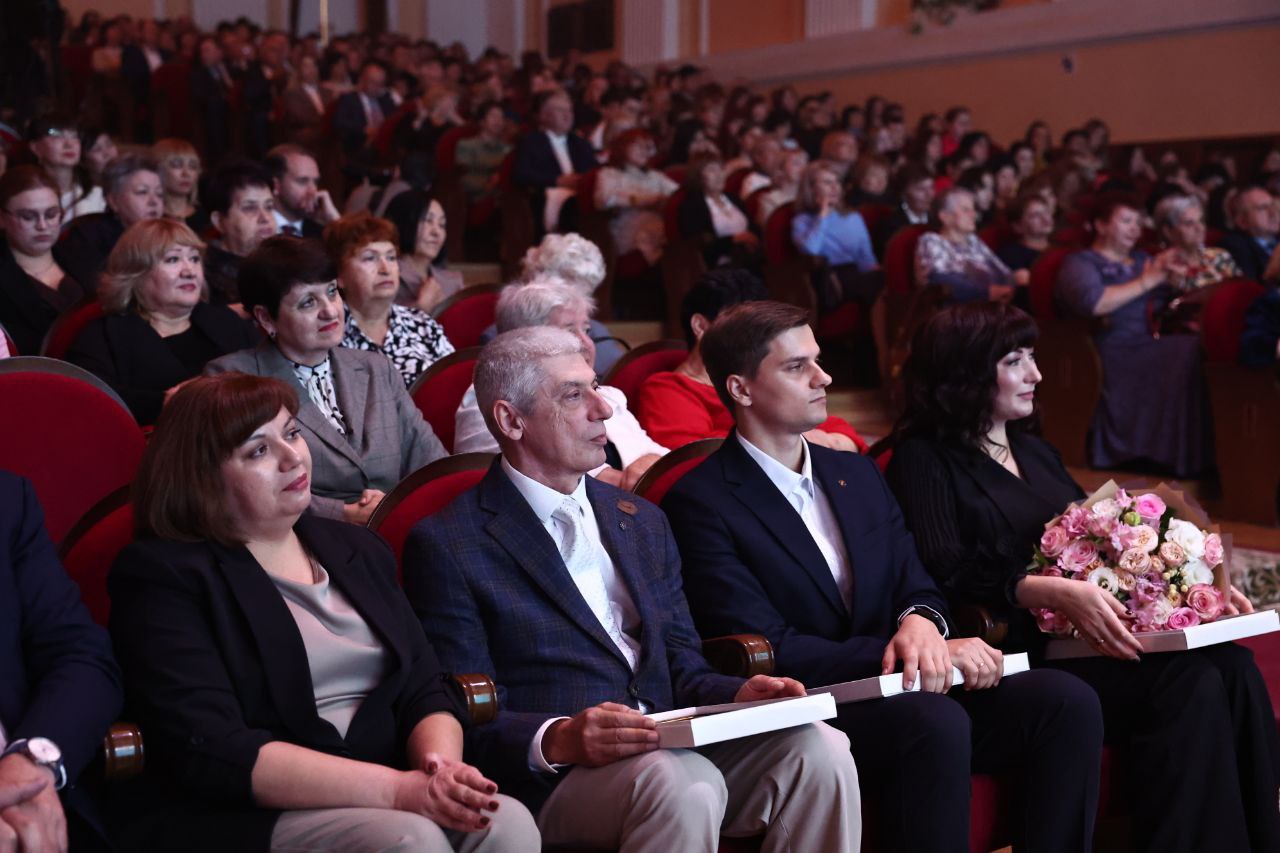 В Астраханской области отметили 80-летие онкологической службы В Астраханской области отметили 80-летие онкологической службы
