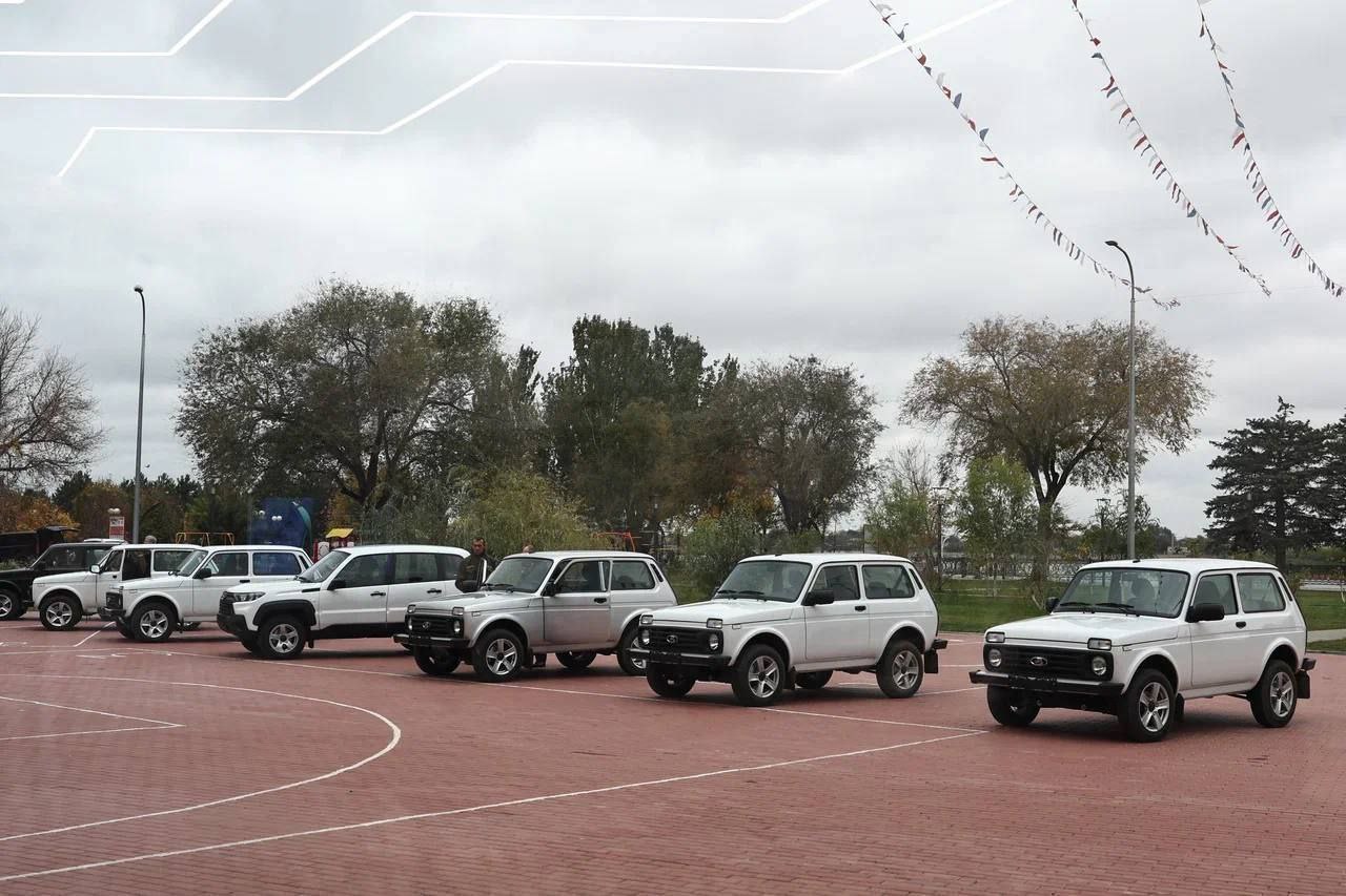 Губернатор Игорь Бабушкин вручил новые автомобили инспекторам службы природопользования Губернатор Игорь Бабушкин вручил новые автомобили инспекторам службы природопользования