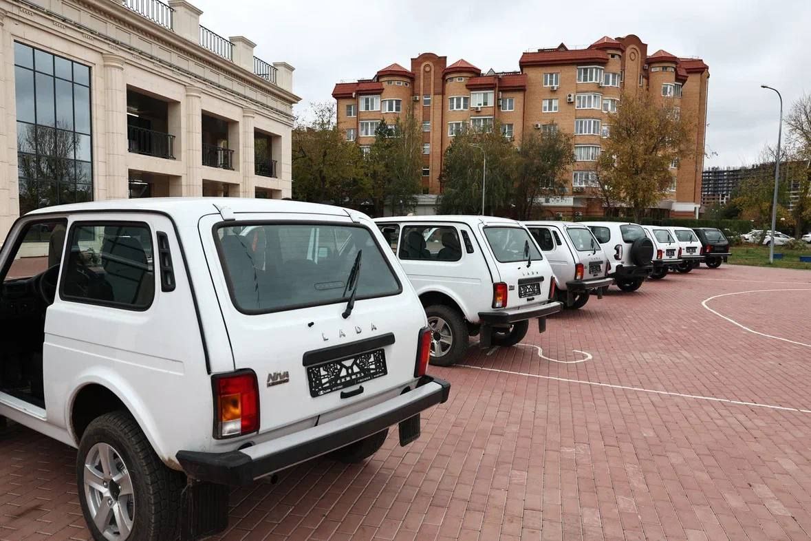 Губернатор Игорь Бабушкин вручил новые автомобили инспекторам службы природопользования Губернатор Игорь Бабушкин вручил новые автомобили инспекторам службы природопользования