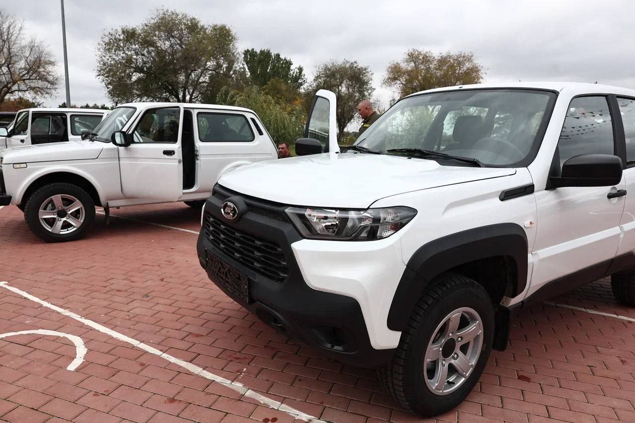 Губернатор Игорь Бабушкин вручил новые автомобили инспекторам службы природопользования Губернатор Игорь Бабушкин вручил новые автомобили инспекторам службы природопользования