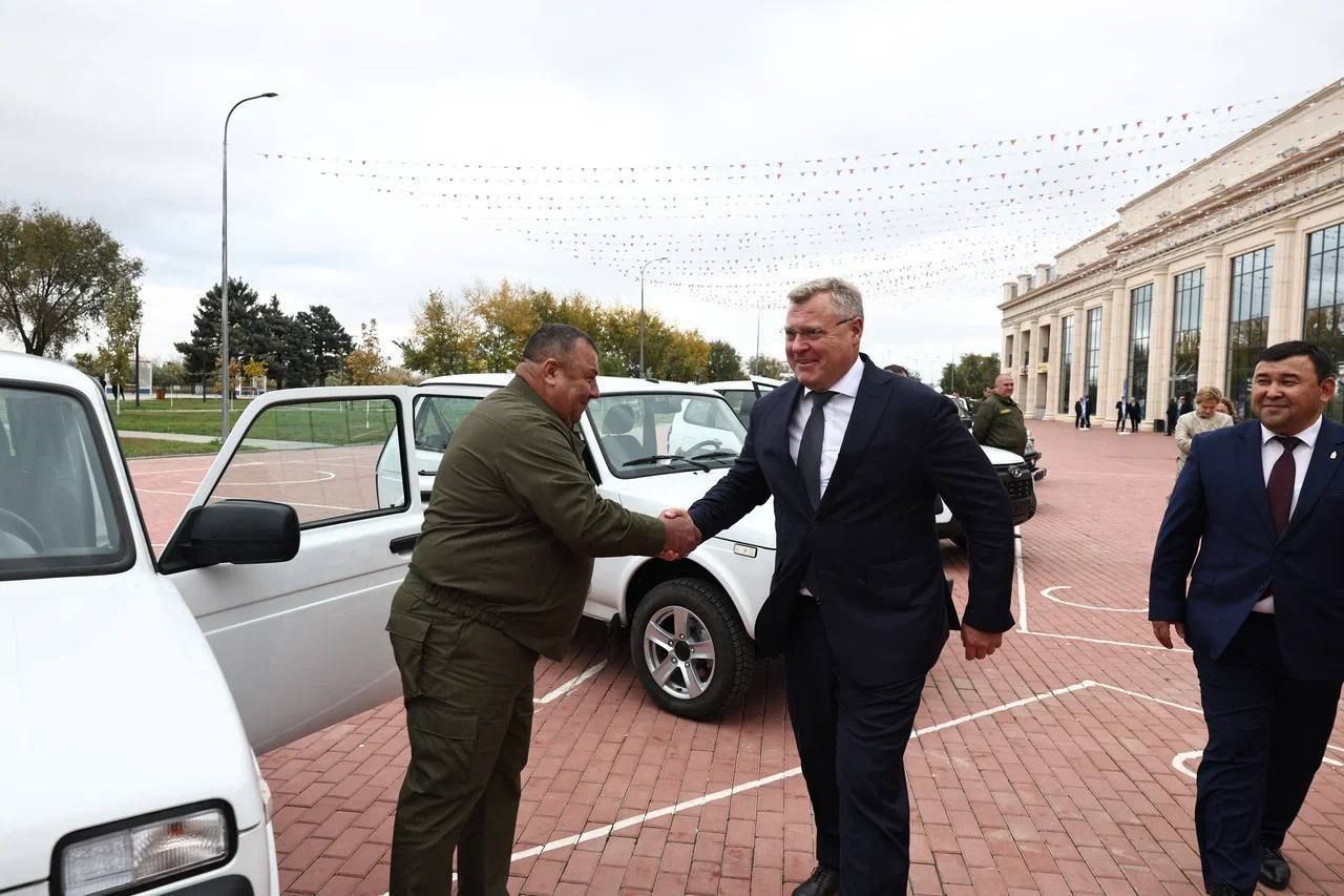 Губернатор Игорь Бабушкин вручил новые автомобили инспекторам службы природопользования Губернатор Игорь Бабушкин вручил новые автомобили инспекторам службы природопользования