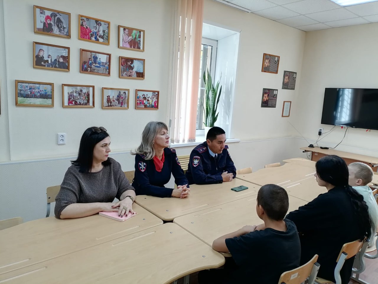 В Астрахани сотрудники транспортной полиции провели профилактические беседы