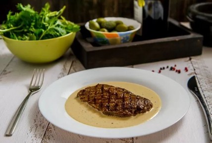 Изумительный антрекот с перечным соусом: попробуйте этот кулинарный шедевр