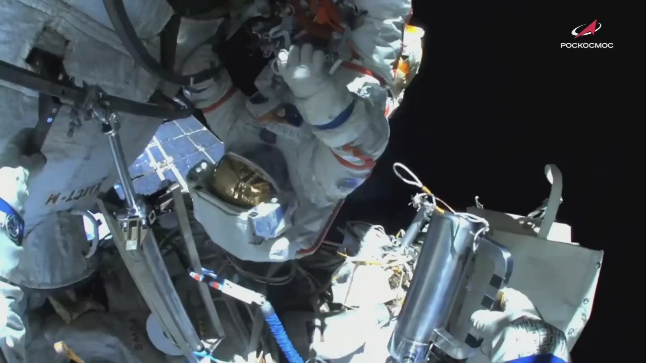 Завершим этот день видео из космоса