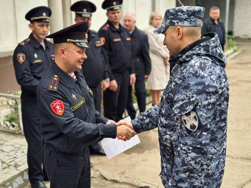 В Астрахани наградили офицеров в честь Дня вневедомственной охраны Росгвардии В Астрахани наградили офицеров в честь Дня вневедомственной охраны Росгвардии
