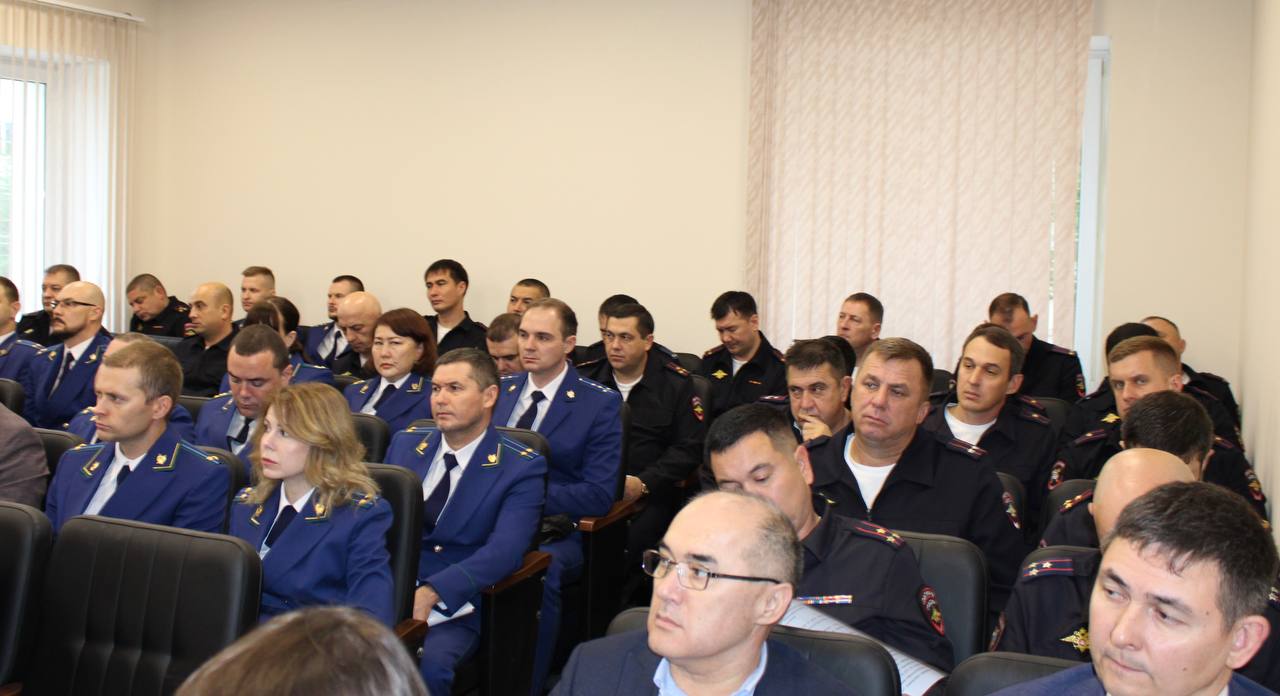 В прокуратуре области проведено совещание по вопросам состояния законности в сфере безопасности дорожного движения В прокуратуре области проведено совещание по вопросам состояния законности в сфере безопасности дорожного движения