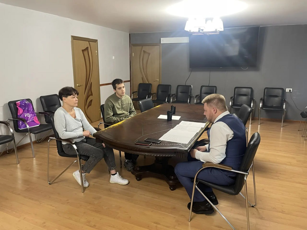 Сегодня глава города Александр Сиваков лично встретился с жителями, чтобы выслушать их обращения Сегодня глава города Александр Сиваков лично встретился с жителями, чтобы выслушать их обращения