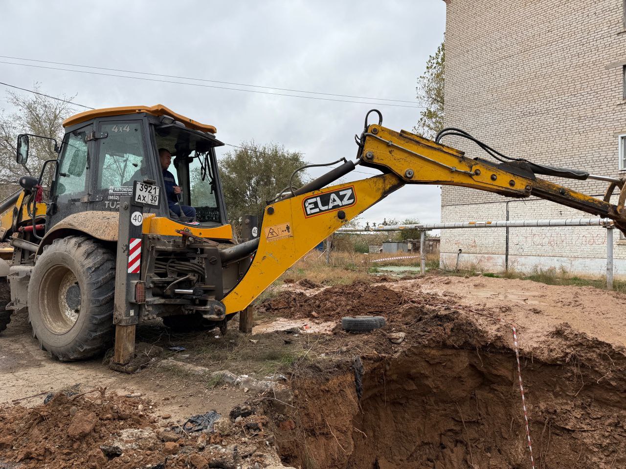 Провал ликвидировали на ул. Советской Гвардии в Астрахани Провал ликвидировали на ул. Советской Гвардии в Астрахани