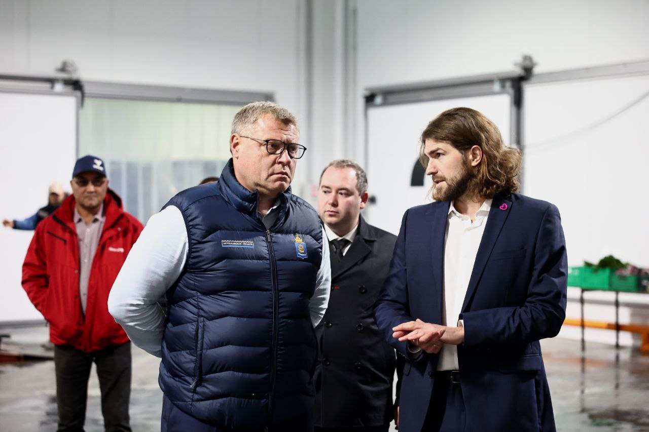 Губернатор Игорь Бабушкин посетил предприятие по выращиванию овощей в Астраханской области Губернатор Игорь Бабушкин посетил предприятие по выращиванию овощей в Астраханской области