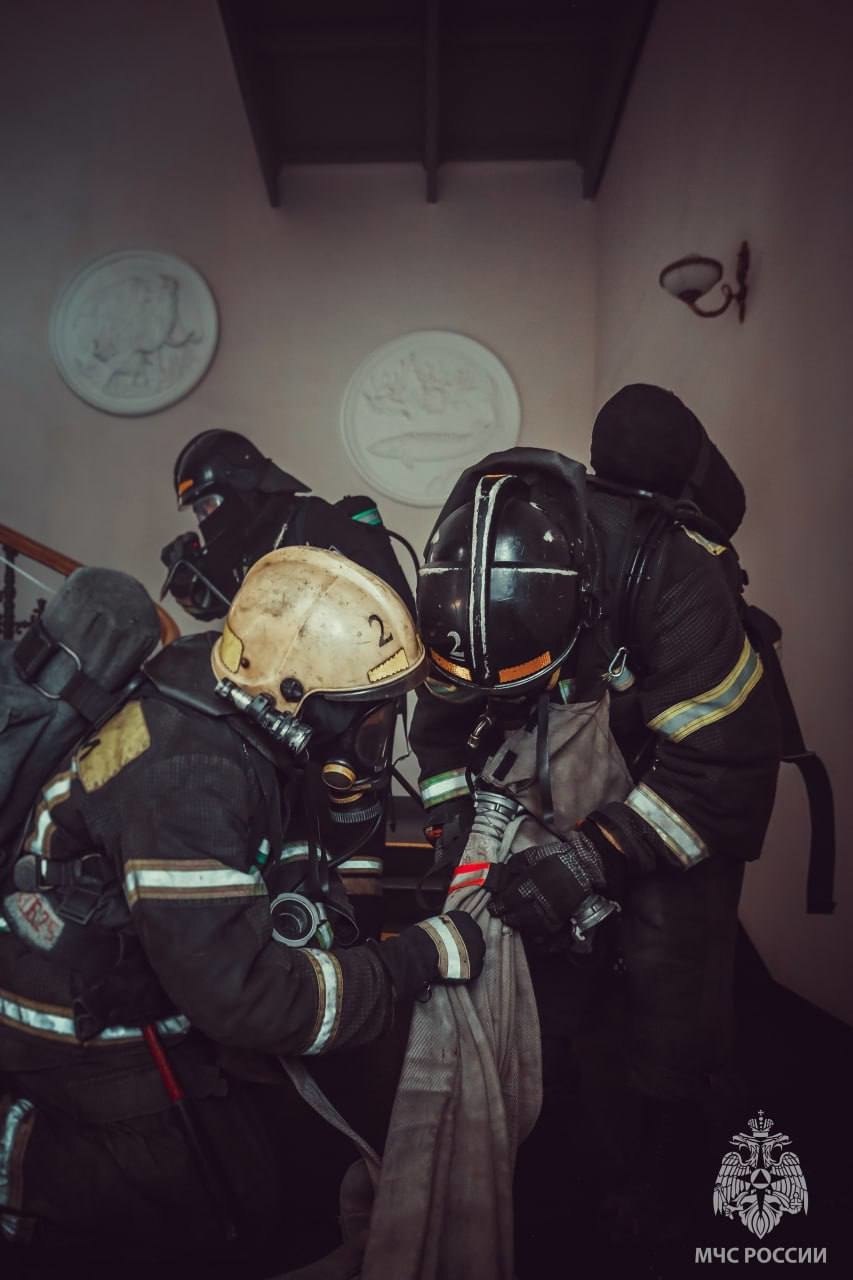 Астраханские огнеборцы спасли из огня золото кочевников Астраханские огнеборцы спасли из огня золото кочевников