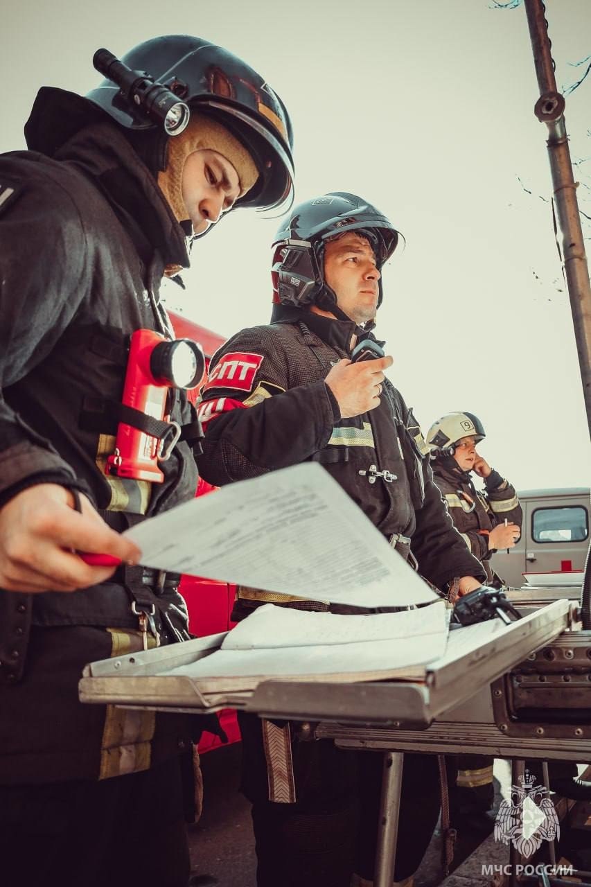 Астраханские огнеборцы спасли из огня золото кочевников Астраханские огнеборцы спасли из огня золото кочевников