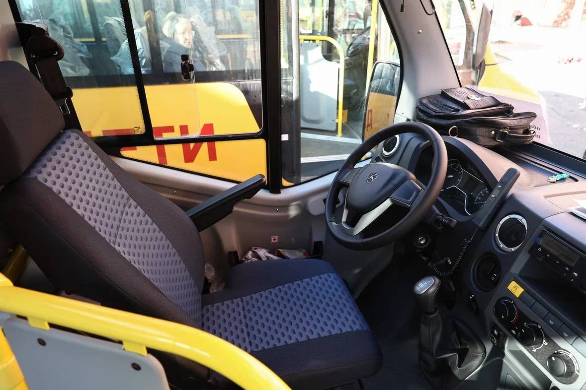 Автопарк Астраханской области пополнился 11 новыми автобусами для сельских школ Автопарк Астраханской области пополнился 11 новыми автобусами для сельских школ