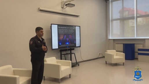 Руководитель отдела по борьбе с мошенничествами встретился со студентами астраханского колледжа