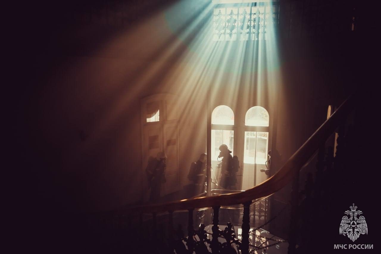 Астраханские огнеборцы спасли из огня золото кочевников Астраханские огнеборцы спасли из огня золото кочевников