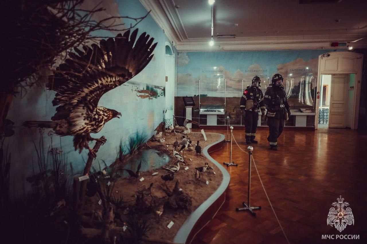 Астраханские огнеборцы спасли из огня золото кочевников Астраханские огнеборцы спасли из огня золото кочевников