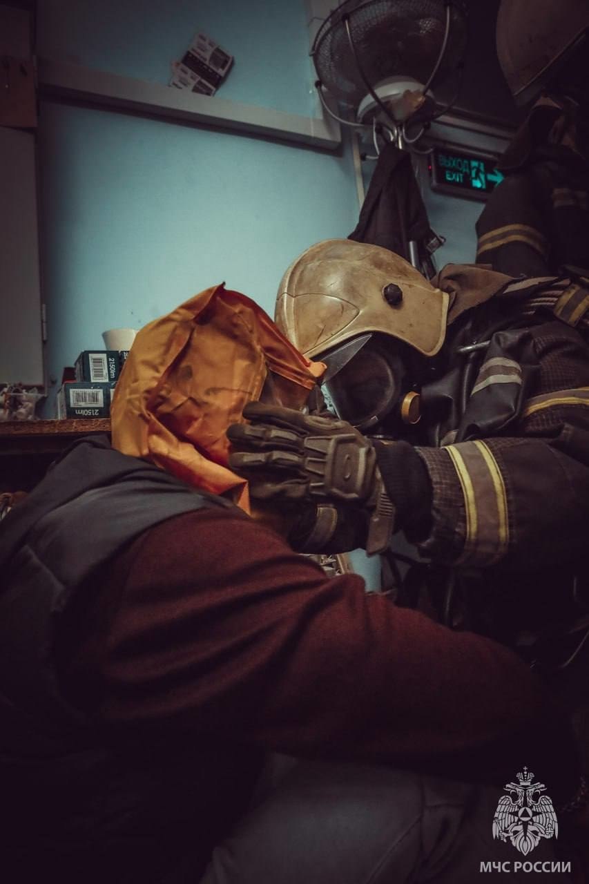 Астраханские огнеборцы спасли из огня золото кочевников Астраханские огнеборцы спасли из огня золото кочевников