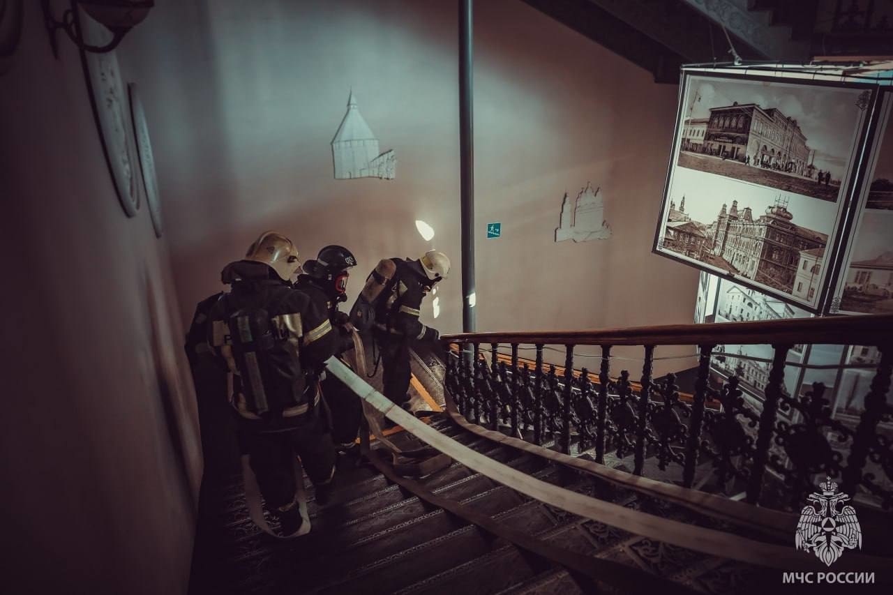 Астраханские огнеборцы спасли из огня золото кочевников Астраханские огнеборцы спасли из огня золото кочевников