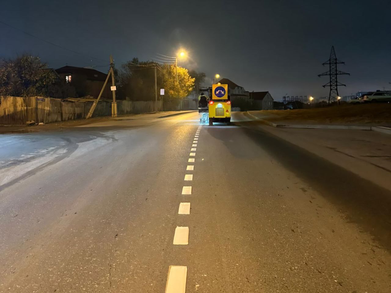 Игорь Редькин: В Астрахани продолжается обновление дорожной разметки термопластиком Игорь Редькин: В Астрахани продолжается обновление дорожной разметки термопластиком
