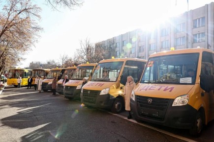 Автопарк Астраханской области пополнился 11 новыми автобусами для сельских школ