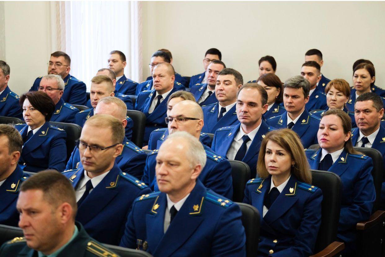 Заместитель Генерального прокурора Российской Федерации представил коллективу прокуратуры нового прокурора Астраханской области Александра Гулягина Заместитель Генерального прокурора Российской Федерации представил коллективу прокуратуры нового прокурора Астраханской области Александра Гулягина