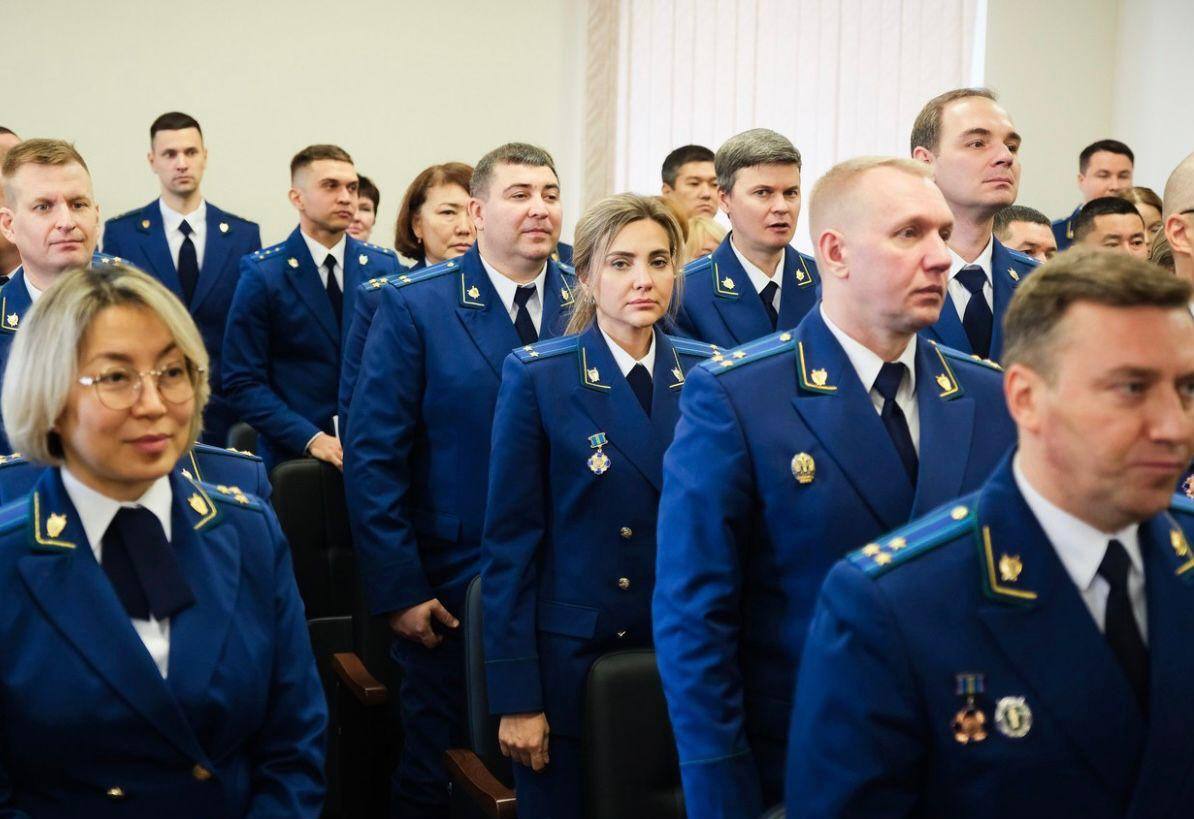 Заместитель Генерального прокурора Российской Федерации представил коллективу прокуратуры нового прокурора Астраханской области Александра Гулягина Заместитель Генерального прокурора Российской Федерации представил коллективу прокуратуры нового прокурора Астраханской области Александра Гулягина