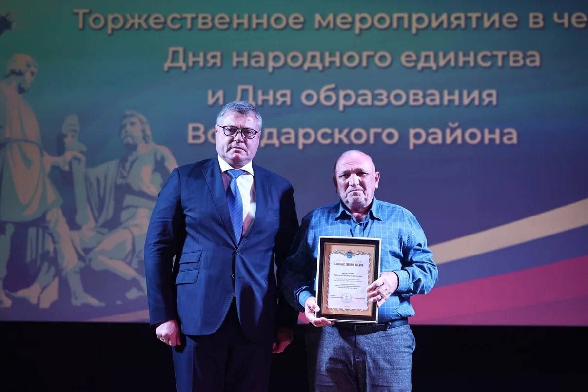 Губернатор Астраханской области поздравил жителей Володарского района с двойным праздником Губернатор Астраханской области поздравил жителей Володарского района с двойным праздником