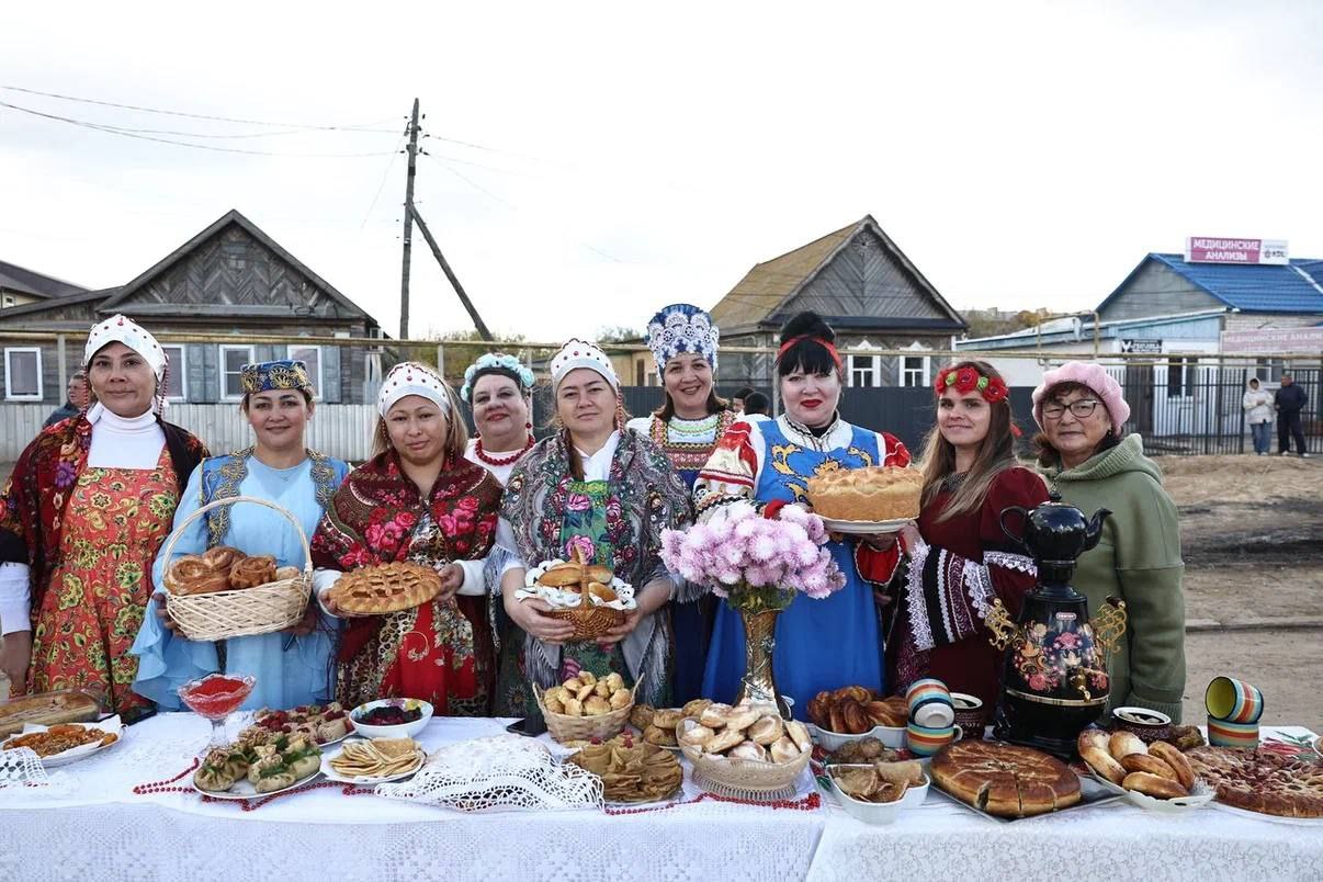 Губернатор Астраханской области поздравил жителей Володарского района с двойным праздником Губернатор Астраханской области поздравил жителей Володарского района с двойным праздником