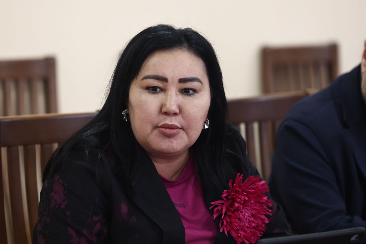 Губернатор Игорь Бабушкин провел рабочую встречу с главой Володарского района Губернатор Игорь Бабушкин провел рабочую встречу с главой Володарского района