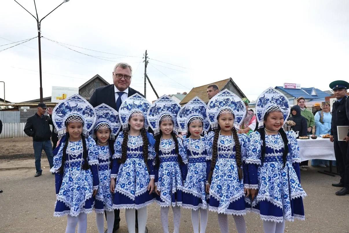 Губернатор Астраханской области поздравил жителей Володарского района с двойным праздником Губернатор Астраханской области поздравил жителей Володарского района с двойным праздником