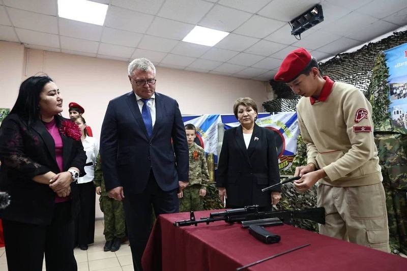 Губернатор Астраханской области поздравил володарцев с двойным праздником Губернатор Астраханской области поздравил володарцев с двойным праздником