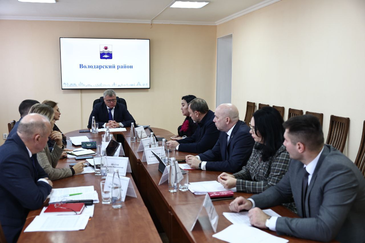 Губернатор Игорь Бабушкин провел рабочую встречу с главой Володарского района