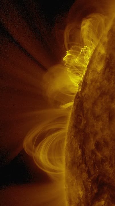 Сильные вспышки возобновились на Солнце после двухнедельного перерыва, сообщили в лаборатории солнечной астрономии ИКИ РАН.