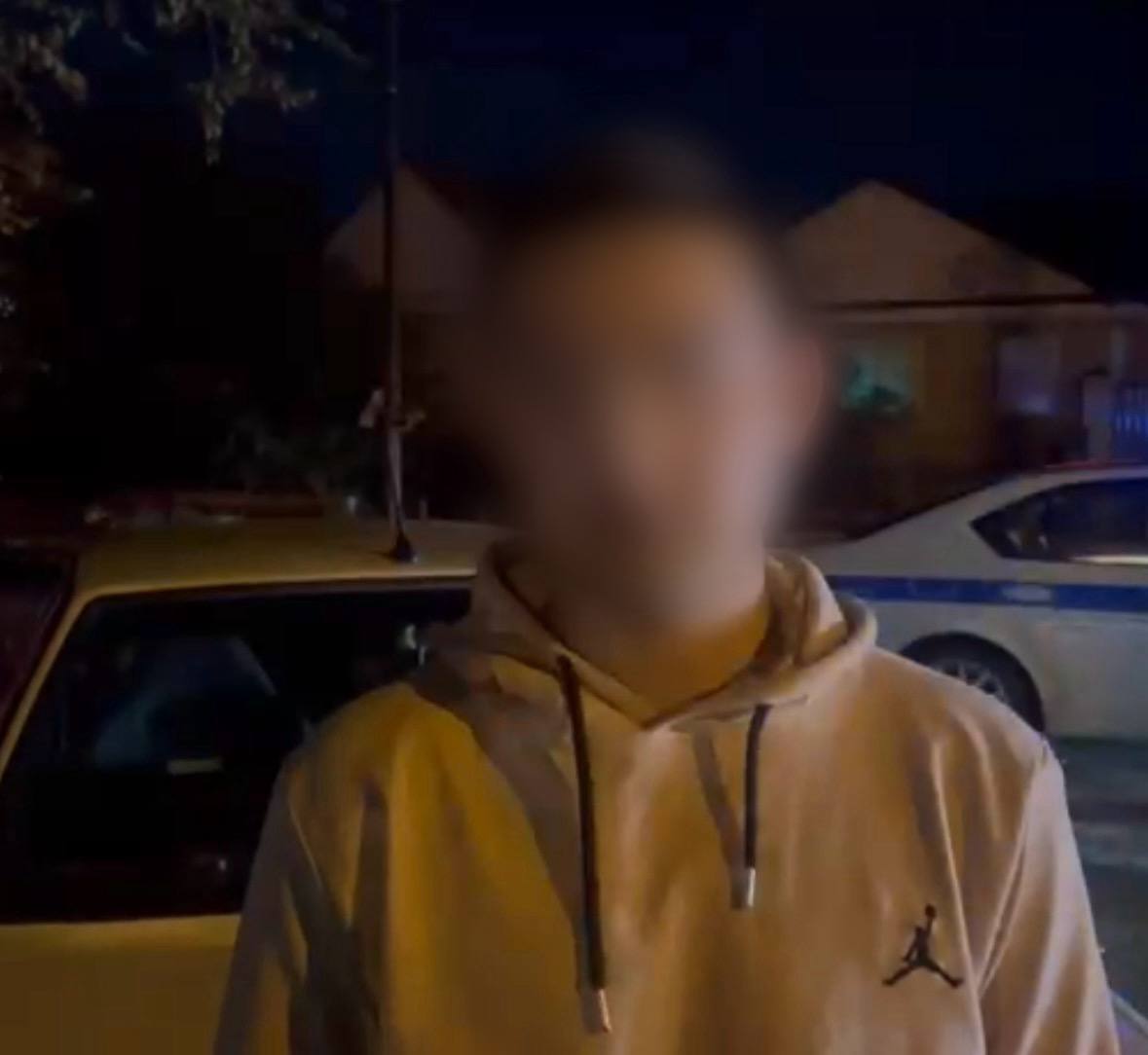 В ходе мониторинга ресурсов сети Интернет полицейскими выявлена публикация, на которой видно, как двое неизвестных водителей управляя автомобилями нарушают Правила дорожного движения В ходе мониторинга ресурсов сети Интернет полицейскими выявлена публикация, на которой видно, как двое неизвестных водителей управляя автомобилями нарушают Правила дорожного движения