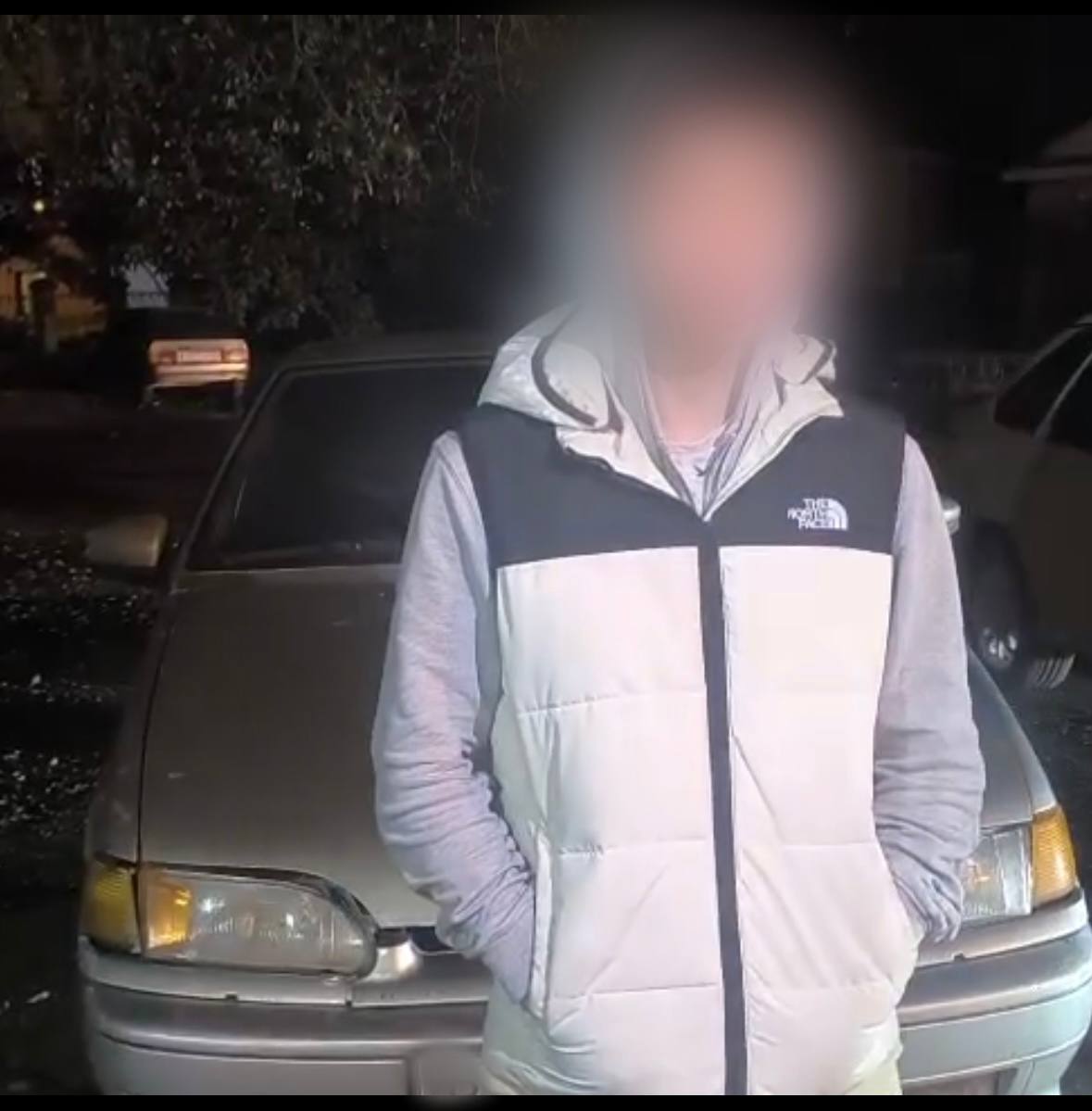 В ходе мониторинга ресурсов сети Интернет полицейскими выявлена публикация, на которой видно, как двое неизвестных водителей управляя автомобилями нарушают Правила дорожного движения В ходе мониторинга ресурсов сети Интернет полицейскими выявлена публикация, на которой видно, как двое неизвестных водителей управляя автомобилями нарушают Правила дорожного движения