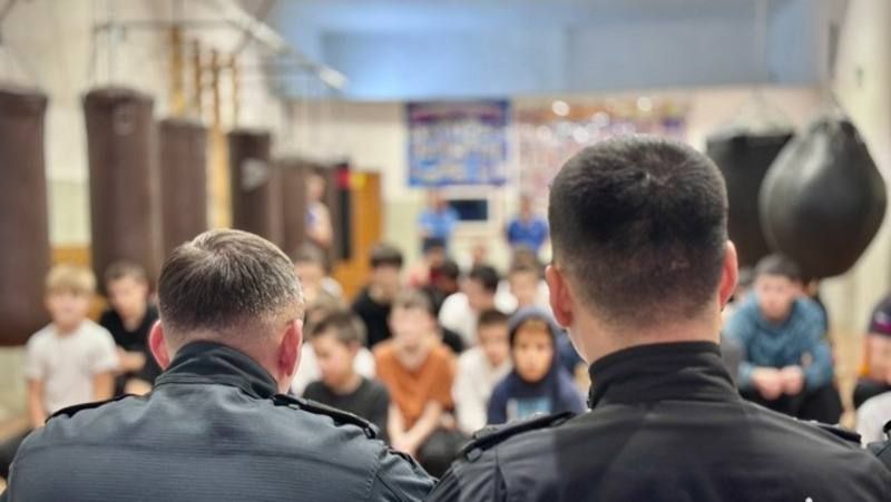 Офицеры Росгвардии провели мастер-класс для юных астраханцев Офицеры Росгвардии провели мастер-класс для юных астраханцев