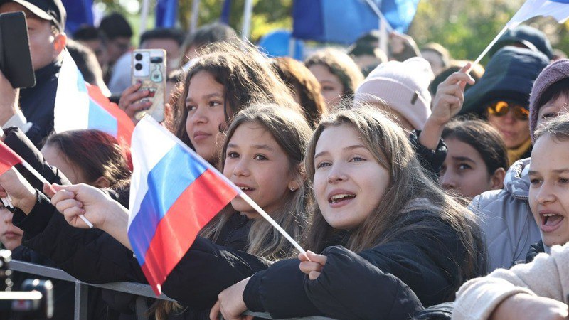 Астраханцы празднуют День народного единства