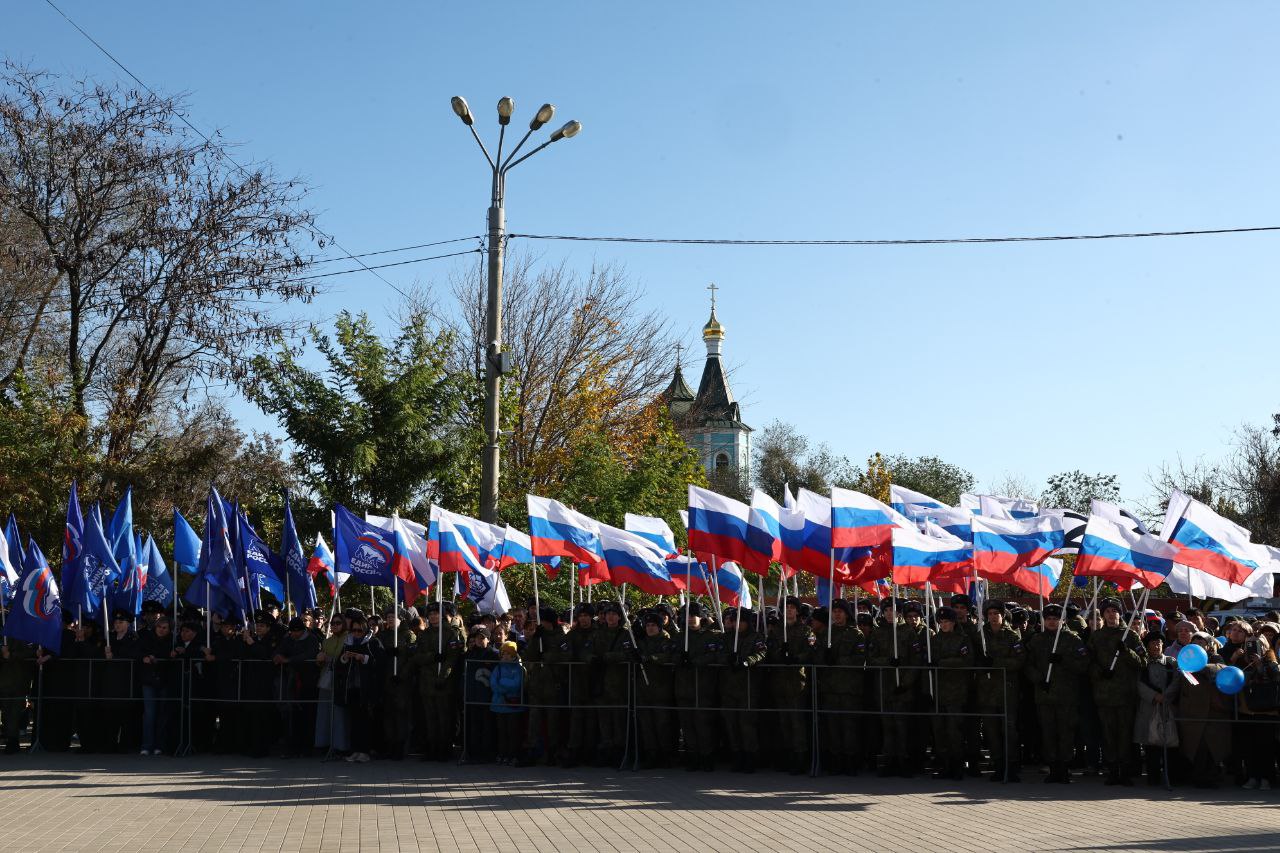 В Астраханской области отмечают День народного единства В Астраханской области отмечают День народного единства