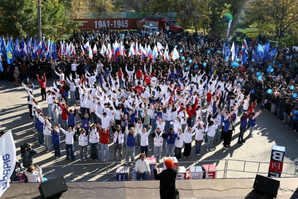 В День народного единства наши коллеги из районных избирательных комиссий организовали цикл мероприятий, направленных на воспитание в молодежи патриотизма и любви к Родине В День народного единства наши коллеги из районных избирательных комиссий организовали цикл мероприятий, направленных на воспитание в молодежи патриотизма и любви к Родине