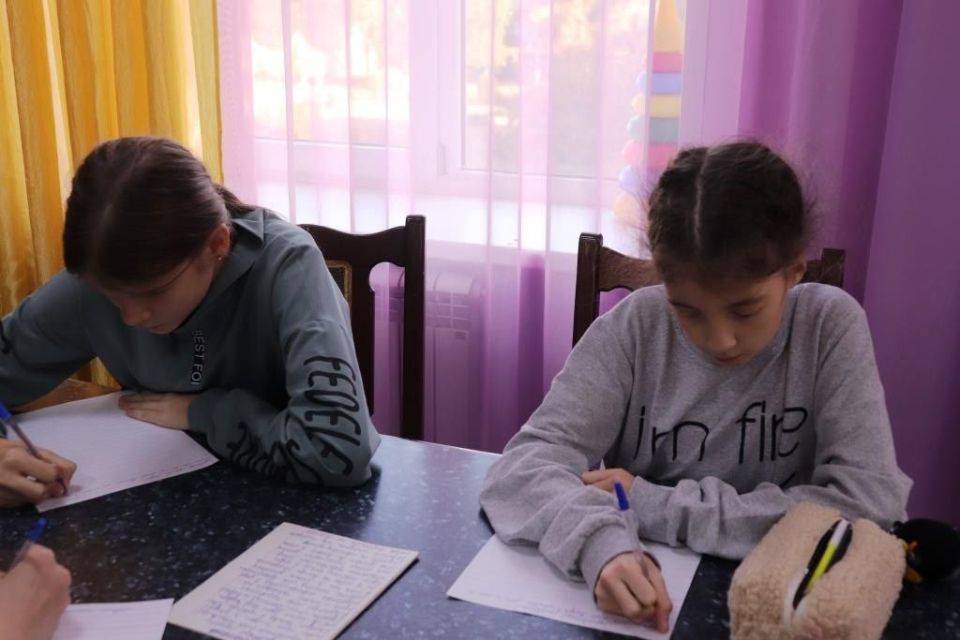 «Спасибо за то, что делаете для нас»: юные астраханцы написали письма бойцам СВО «Спасибо за то, что делаете для нас»: юные астраханцы написали письма бойцам СВО