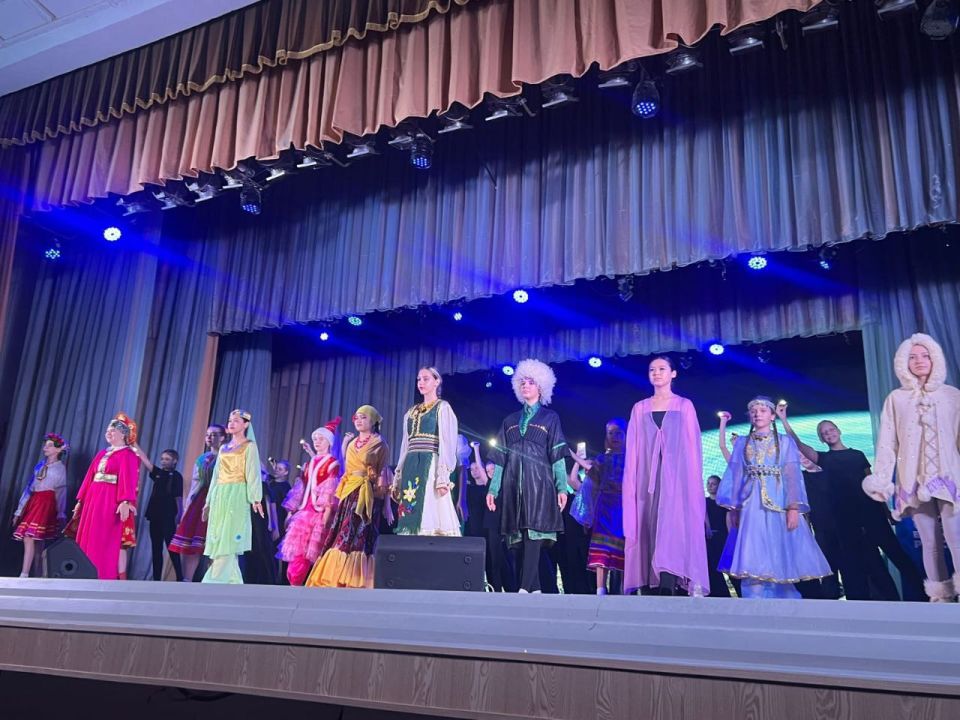 В День народного единства наши коллеги из районных избирательных комиссий организовали цикл мероприятий, направленных на воспитание в молодежи патриотизма и любви к Родине В День народного единства наши коллеги из районных избирательных комиссий организовали цикл мероприятий, направленных на воспитание в молодежи патриотизма и любви к Родине