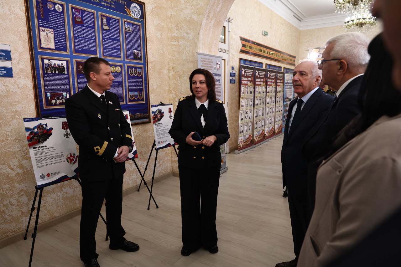 В Астрахани представили экспозицию, посвященную астраханским героям СВО